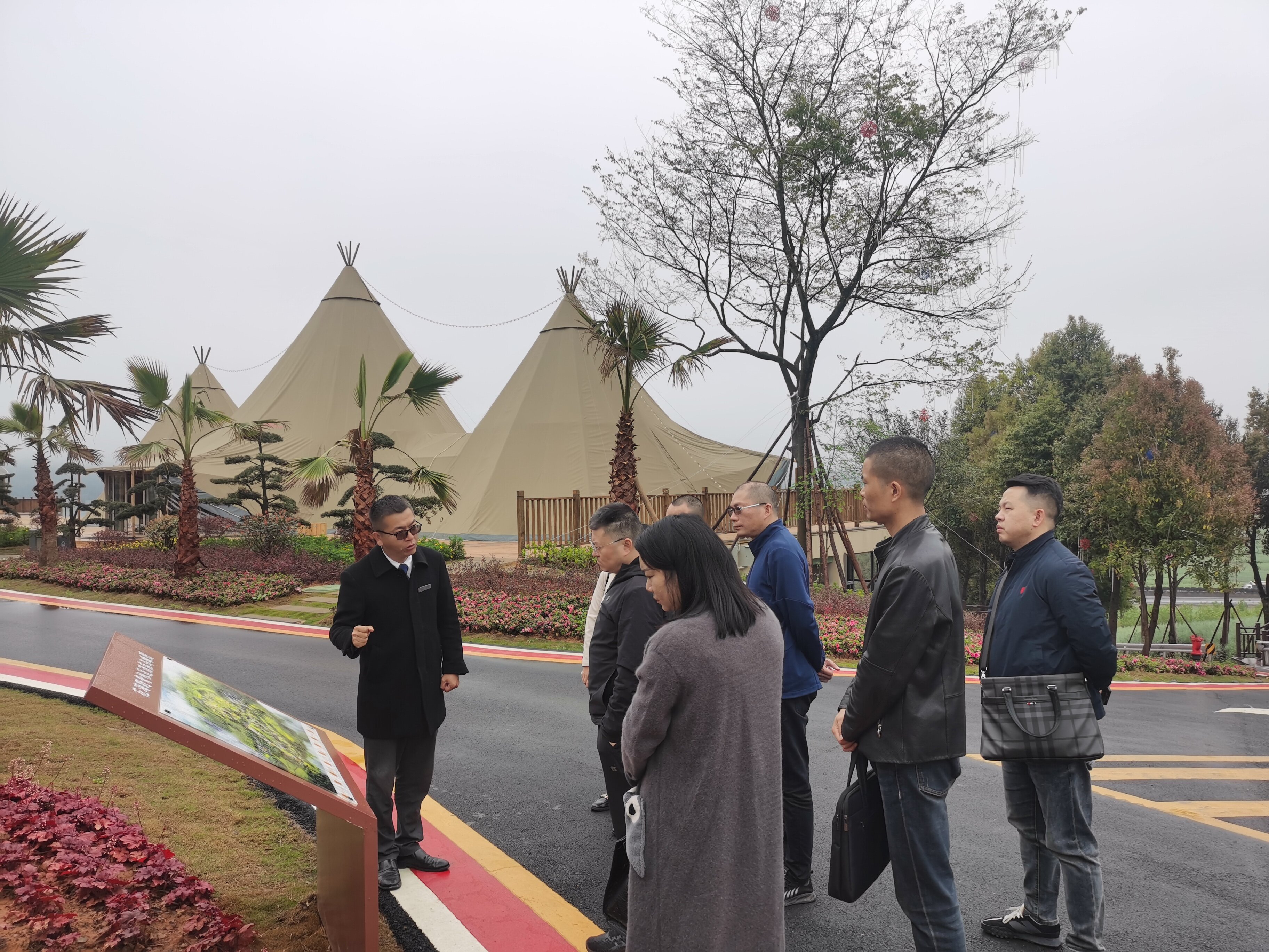 巴中發(fā)展控股集團黨委副書記、總經(jīng)理沈鵬帶隊赴云南羅平縣等地考察學(xué)習(xí)